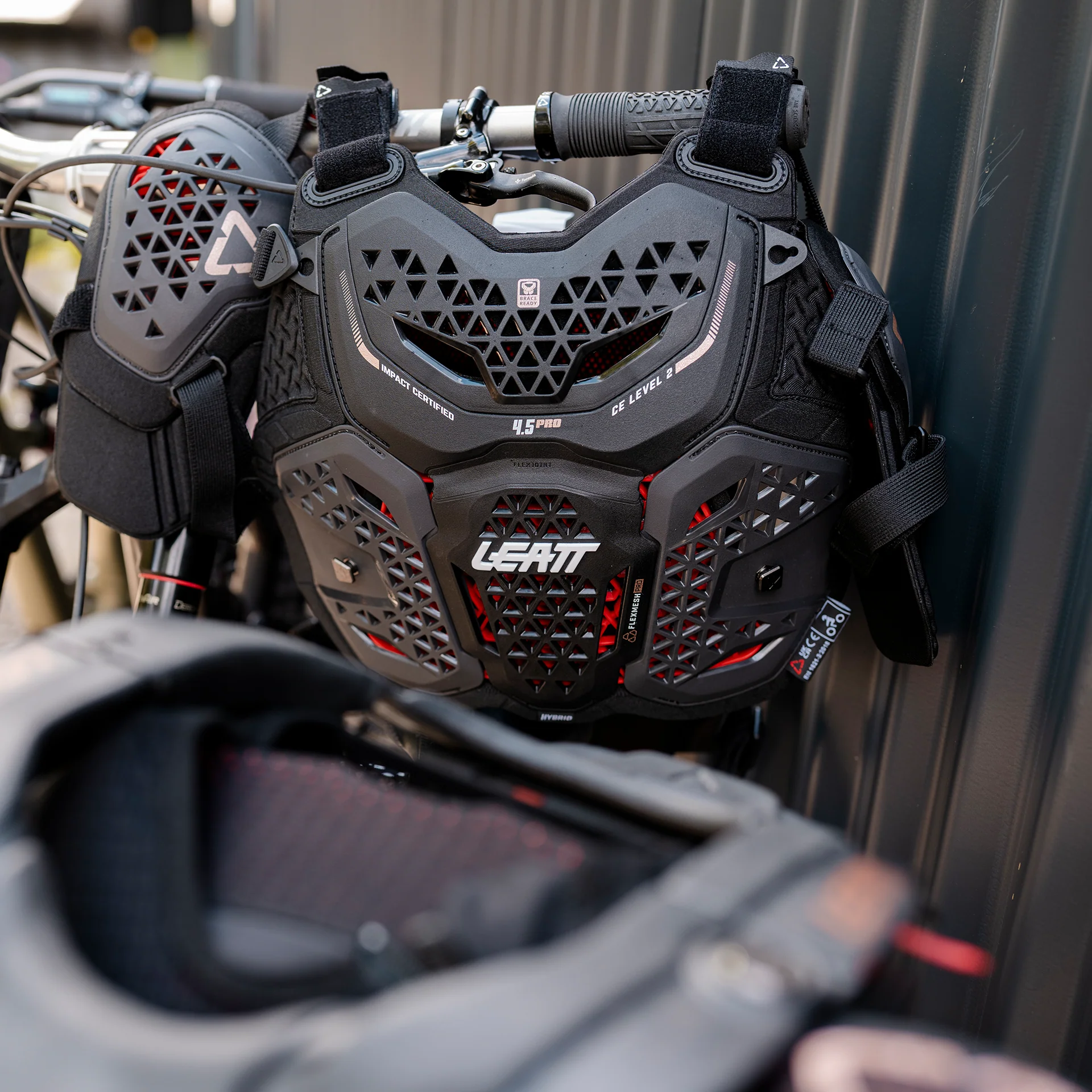 Chest Protector 4.5 Hybrid Pro - Women - Image 3