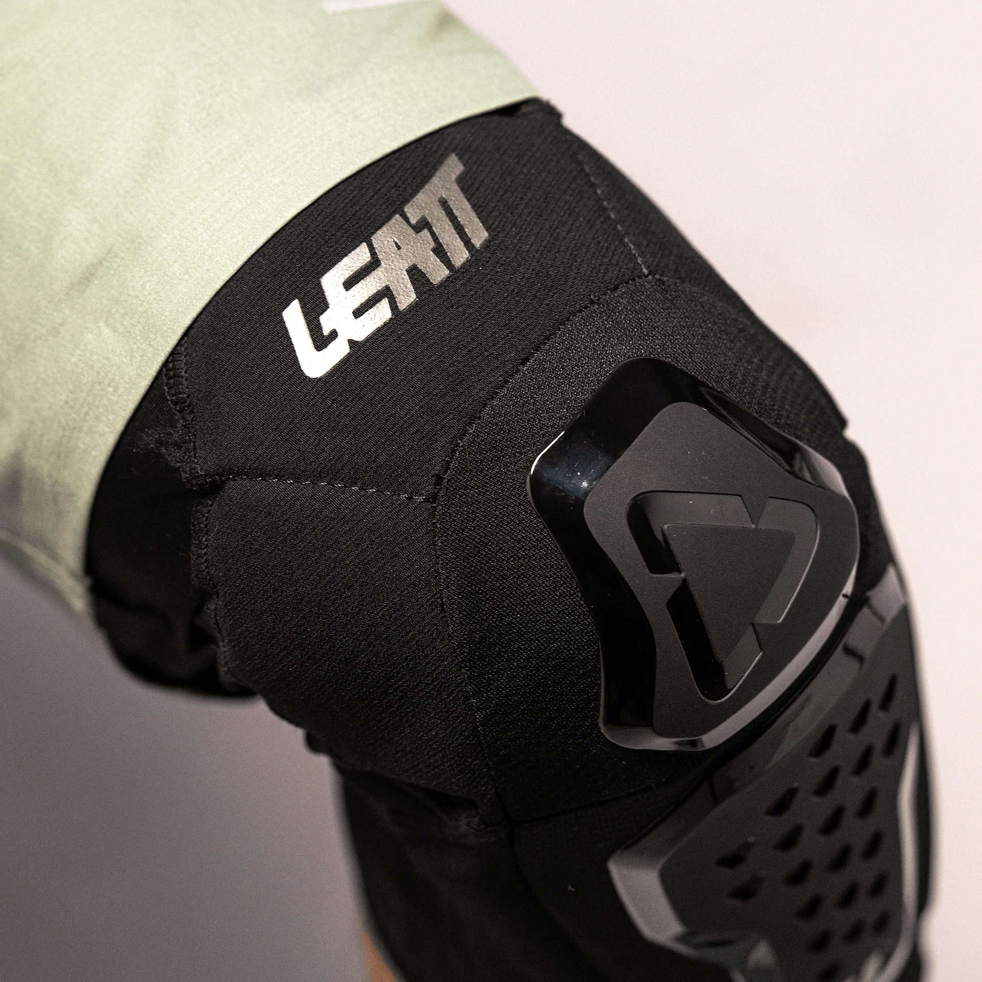 Knee Guard 6.0 Evo EXT - Image 13